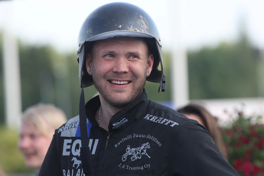 Juuso Holttisen tallissa Jokimaalla tapahtuu.