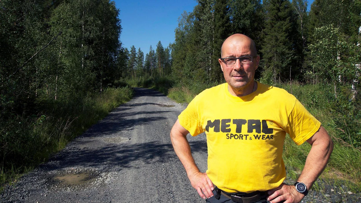 "En ole Metsähallituksen tiemaksuja maksanut enkä tule maksamaan, sillä maksu on laiton", kolarilainen metsätalousyrittäjä Olli Jauhojärvi sanoo.
