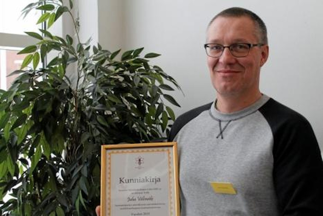 Juha välimäki on vuoden 2015 mehiläistarhaaja.