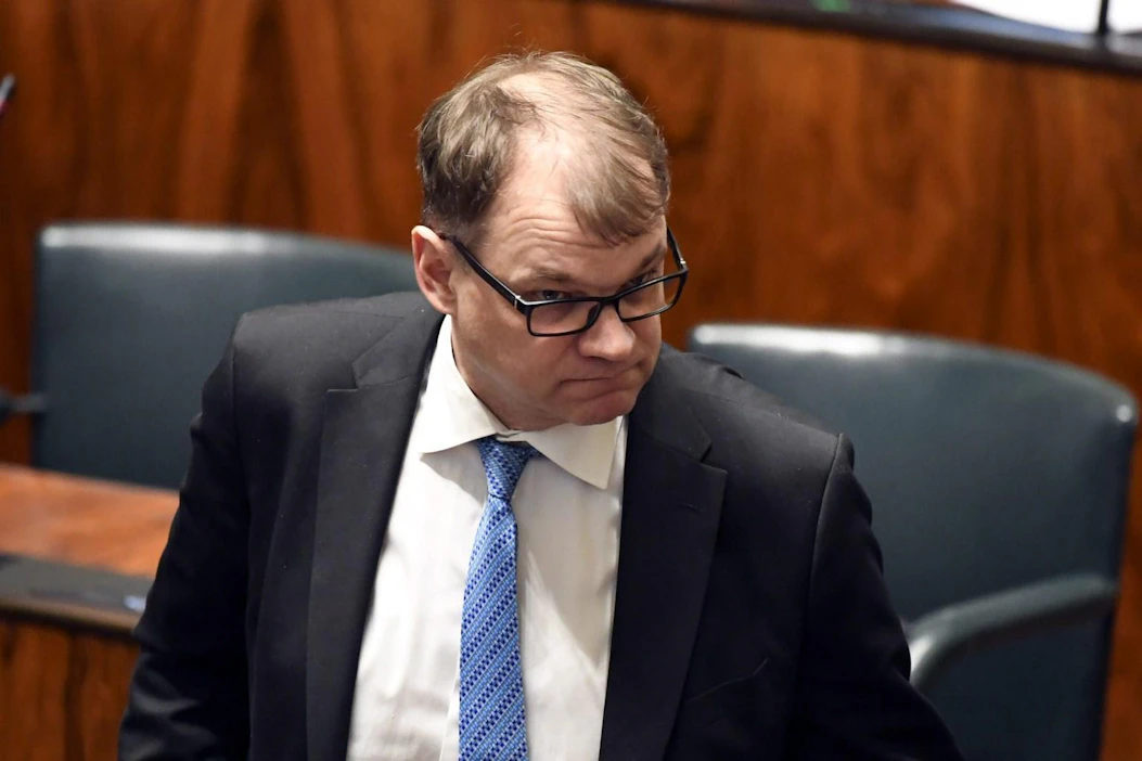 Pääministeri Sipilä (kesk.) ilmoitti perhevapaauudistuksen läpikäymisestä Twitterissä. LEHTIKUVA / MARKKU ULANDER
