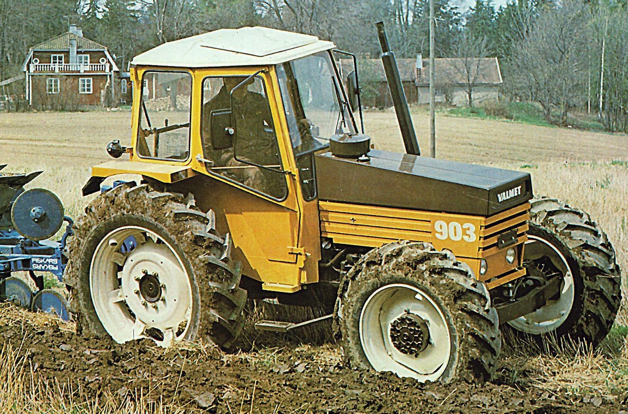 Valmet 903 ja 96 hevosvoimaa.