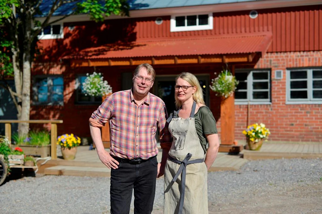 Ympäristöä ja rahaa ei tarvitse laittaa vastakkain, sanovat Markus Eerola ja Minna Sakki-Eerola.