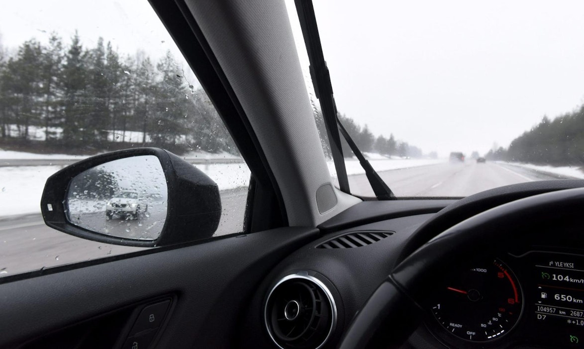 Suomeen leviää jälleen lännestä uusi sadealue. LEHTIKUVA / Heikki Saukkomaa