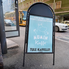 Helsingin Liisankadun Mumin Kaffe oli kahvilaketjun ensimmäinen muumikahvila. Se avasi ovensa joulukuussa 2016.