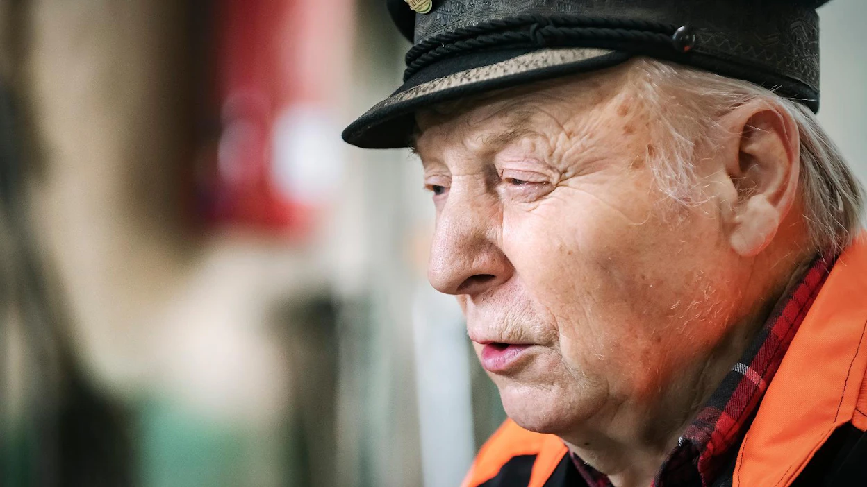Moni vanhemman ikäpolven maanviljelijä muistaa Matti Jaskarin ympäri Suomea maatalouskonealan rengaskauppiaana.