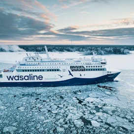 Wasaline-varustamon Aurora Botnia liikennöi Vaasan ja Uumajan välillä. Kuva on otettu joulukuun 22. päivänä.