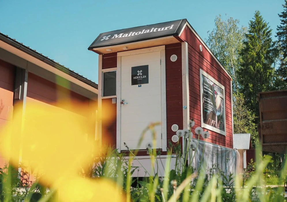 Maitolaituri eli peräkärry, jonka päälle on rakennettu verkkokaupan noutopiste, on toiminut Pälkäneellä noin parin viikon ajan.