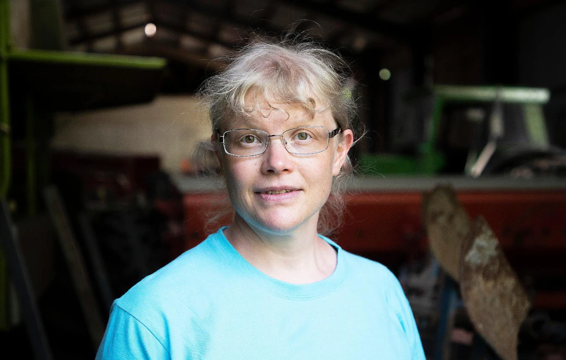 Riitta Savikko kertoo, että jokaiselle tilalle voidaan löytää sopivat ilmastoratkaisut.