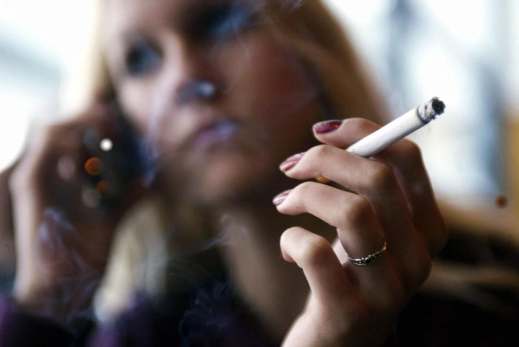 Tutkimuksen mukaan joka kymmenes suomalaisista 16–18 -vuotiaista tupakoi päivittäin.