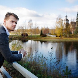 Keski-Suomessa sijaitsevan noin 4 000 asukkaan Petäjäveden kunnan kunnanjohtaja Eero Vainio kritisoi kovasanaisesti Sipilän hallituksen ajamaa sote-palveluiden valinnanvapausmallia.