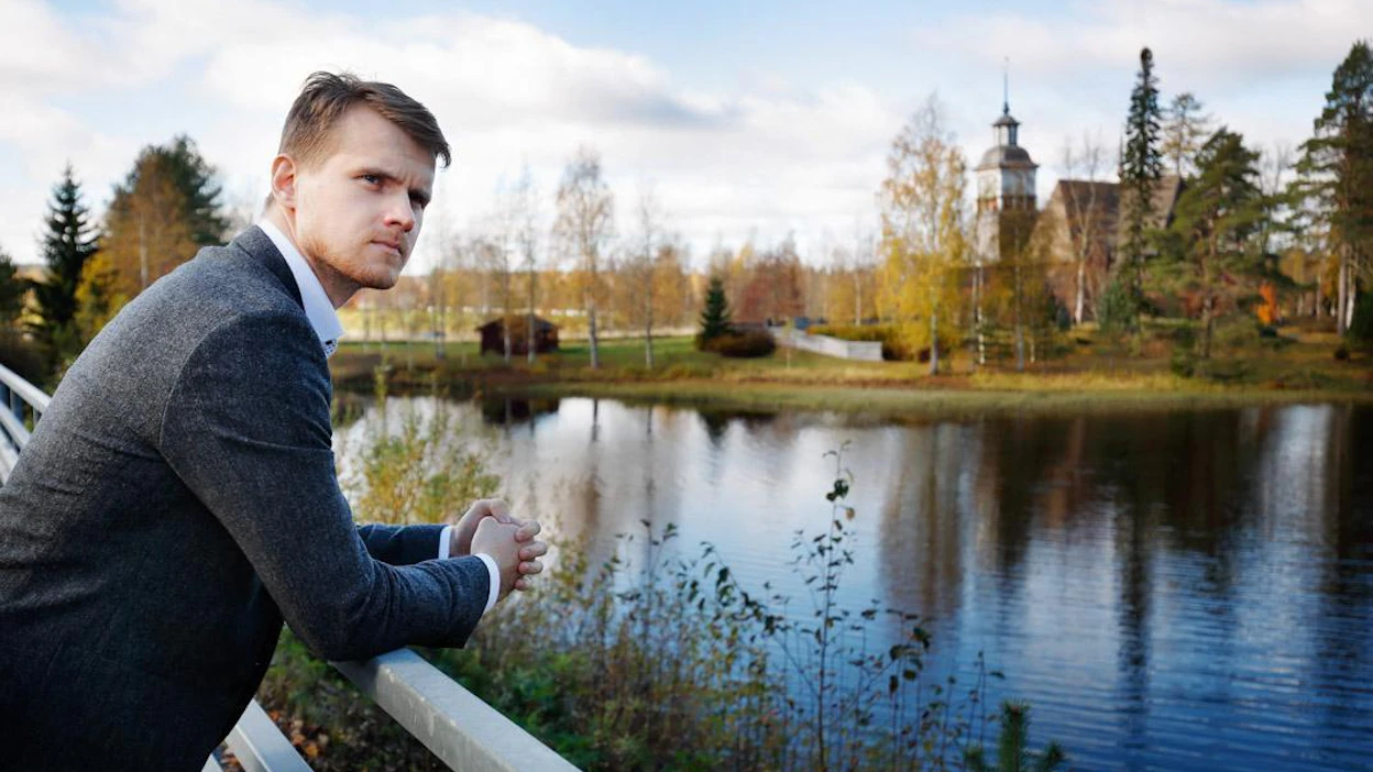 Keski-Suomessa sijaitsevan noin 4 000 asukkaan Petäjäveden kunnan kunnanjohtaja Eero Vainio kritisoi kovasanaisesti Sipilän hallituksen ajamaa sote-palveluiden valinnanvapausmallia.