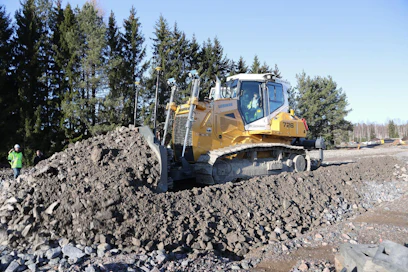 Liebherr valmistaa puskutraktoreita kokoluokissa 13–75 tonnia.