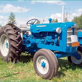 Fordson  Super Major -traktoria valmistettiin vuosina 1960–64, Ford Motor Company Ltd., Dagenham, Englanti