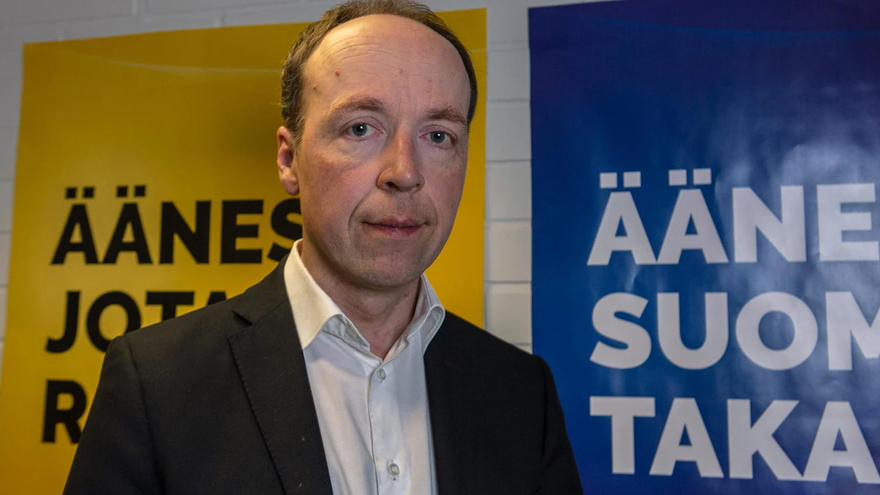 Halla-ahon mukaan humanitäärisin perustein Suomessa olevat maahanmuuttajat voisivat tehdä esimerkiksi marjanpoimintaa.