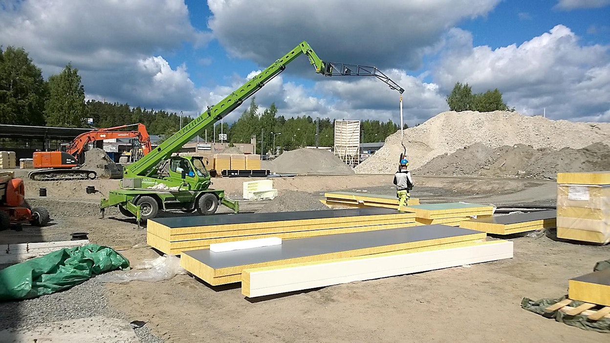 Viken Pelti on käyttänyt omien urakoiden lisäksi Merloa mm. purkutöissä ja rakennusten sisätäytöissä.