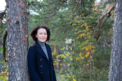 Jenni Haukio toivoo keskustelua ilman vastakkainasettelua eläinten ja laillista elinkeinoa harjoittavien tuottajien välillä.