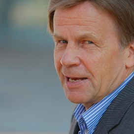 Eduskunnan ensimmäisen varapuhemiehen Mauri Pekkarisen (kesk.) mielestä Metsähallituksen pääjohtajan Esa Härmälän syrjäyttäminen ei ollut kovin reilu teko.