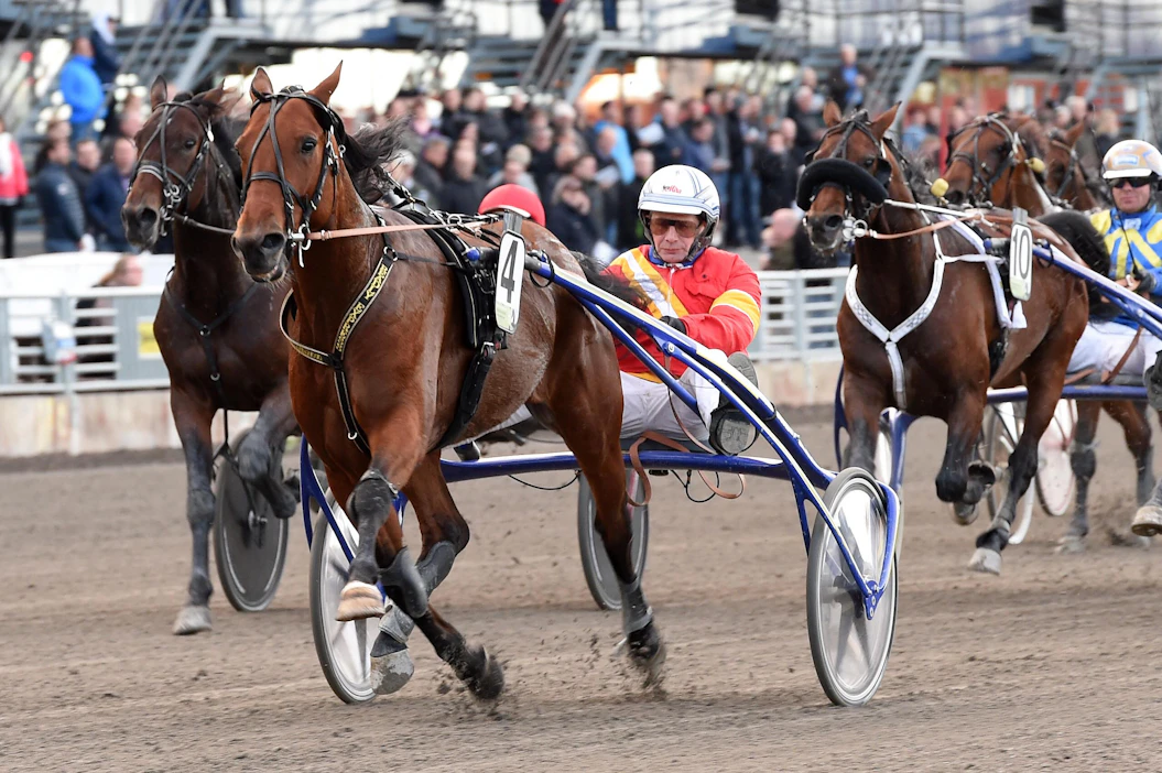 Jorma Kontion ajama Readly Express on Solvallan keskiviikkoillan extra75-kierroksen pankki.