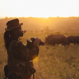 Doreen Adongo toimii metsänvartijana Keniassa Nairobin kansallispuistossa.