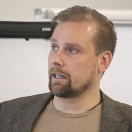 Niko Saxholm on entinen poliisi.