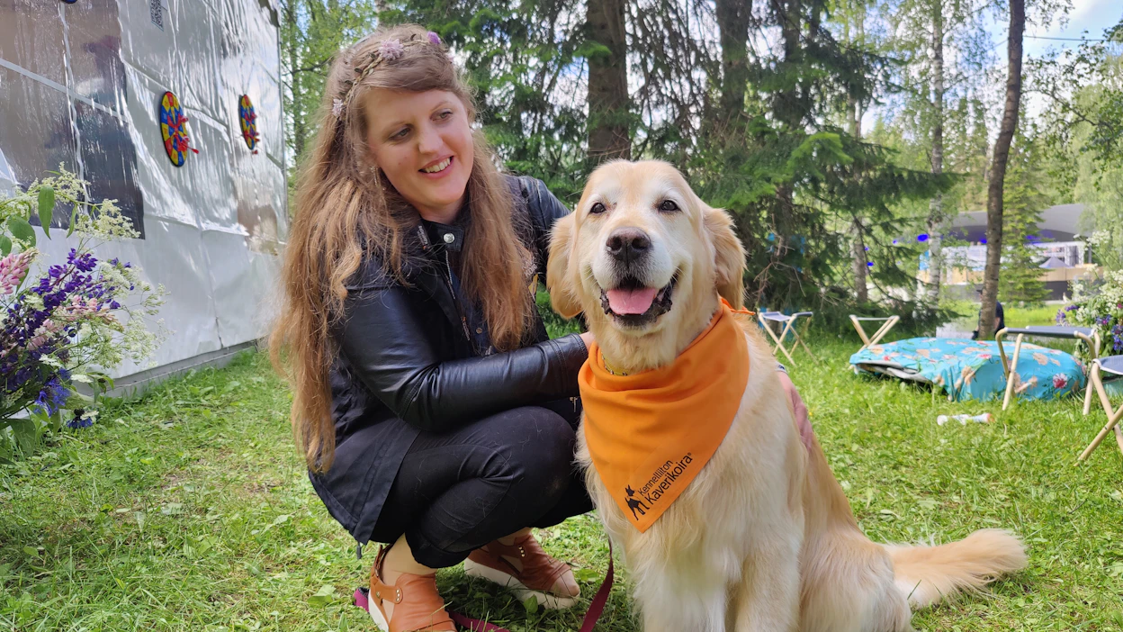 Festareiden ja muiden tapahtumien lisäksi kaverikoira-Bruno vierailee Merle Langin kanssa muun muassa päiväkodeissa ja vanhusten luona.