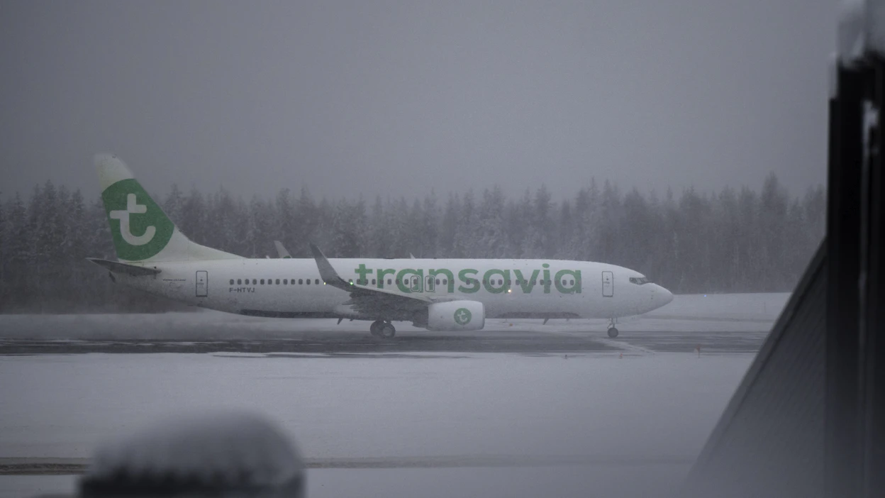 Kajaanissa odotetaan brittituristeja ja lunta. Kuvassa Transavian lentokone on palaamassa Rovaniemeltä Pariisiin viime talvena.