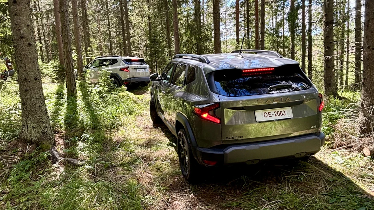 Nelivedolla voi huoletta poiketa tieltä kangasmetsän puolelle.