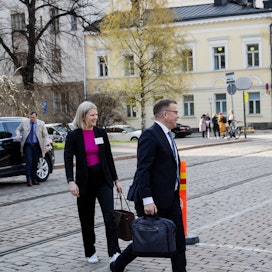 Hallitusneuvotteluita johtava kokoomuksen puheenjohtaja Petteri Orpo saapui keskiviikkoaamuna Säätytaloille aloittamaan neuvotteluiden toista päivää.