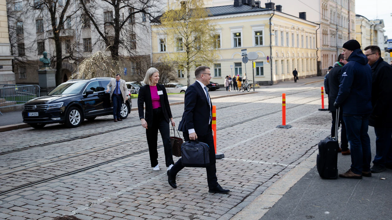 Hallitusneuvotteluita johtava kokoomuksen puheenjohtaja Petteri Orpo saapui keskiviikkoaamuna Säätytaloille aloittamaan neuvotteluiden toista päivää.