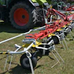 Uusi HIT V 11100 on nostolaitesovitteinen, 10,70-metrinen pöyhin, jossa on 10 roottoria. Käytössä ovat samat 1,42 metriä leveät kuusivartiset roottorit kuin aiemmin.