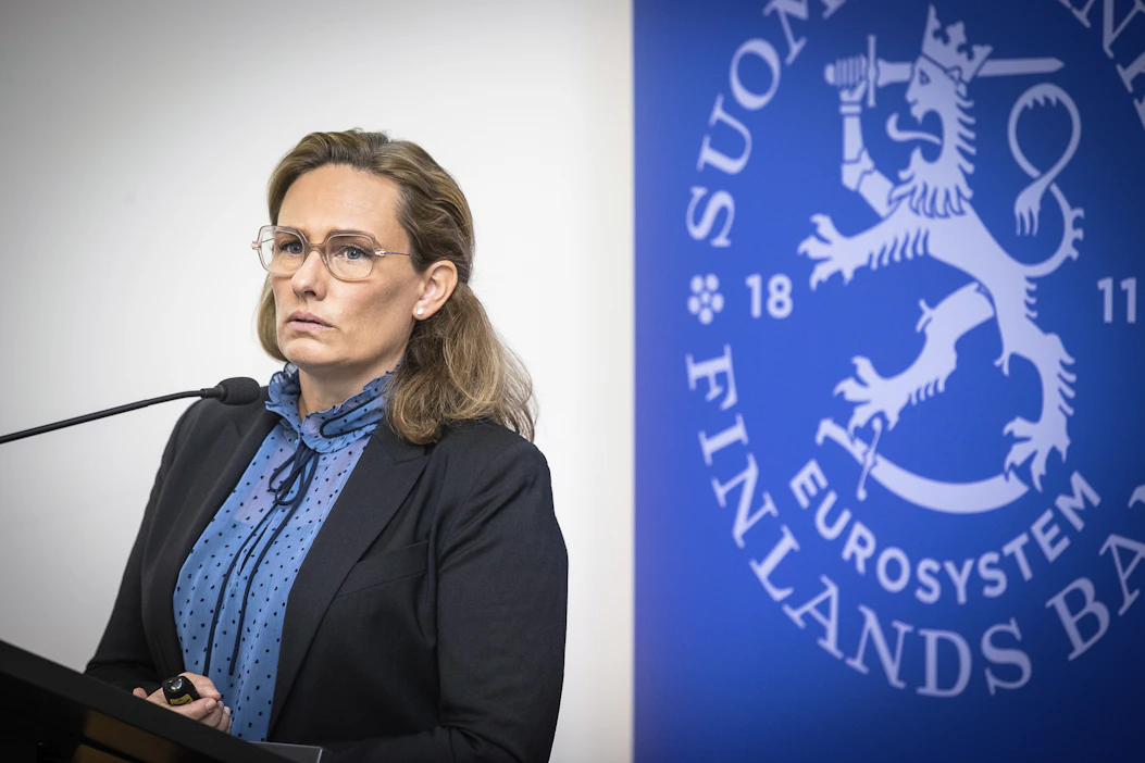 Vaikeaa, ja suhdannenäkymät ovat edelleen heikentyneet syksyn aikana, totesi talousennusteen esitellyt Suomen Pankin ennustepäällikkö <strong id="strong-49eb0128a7b0dd2760b7bcd2a3de4a09">Meri Obstbaum</strong>.