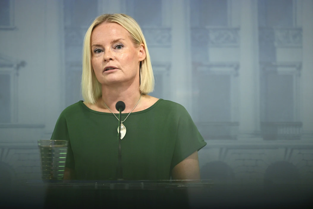 Valtiovarainministeri Riikka Purra (ps.) kertoi budjettiehdotuksen päälinjoista tiedotustilaisuudessa. LEHTIKUVA / Mikko Stig.