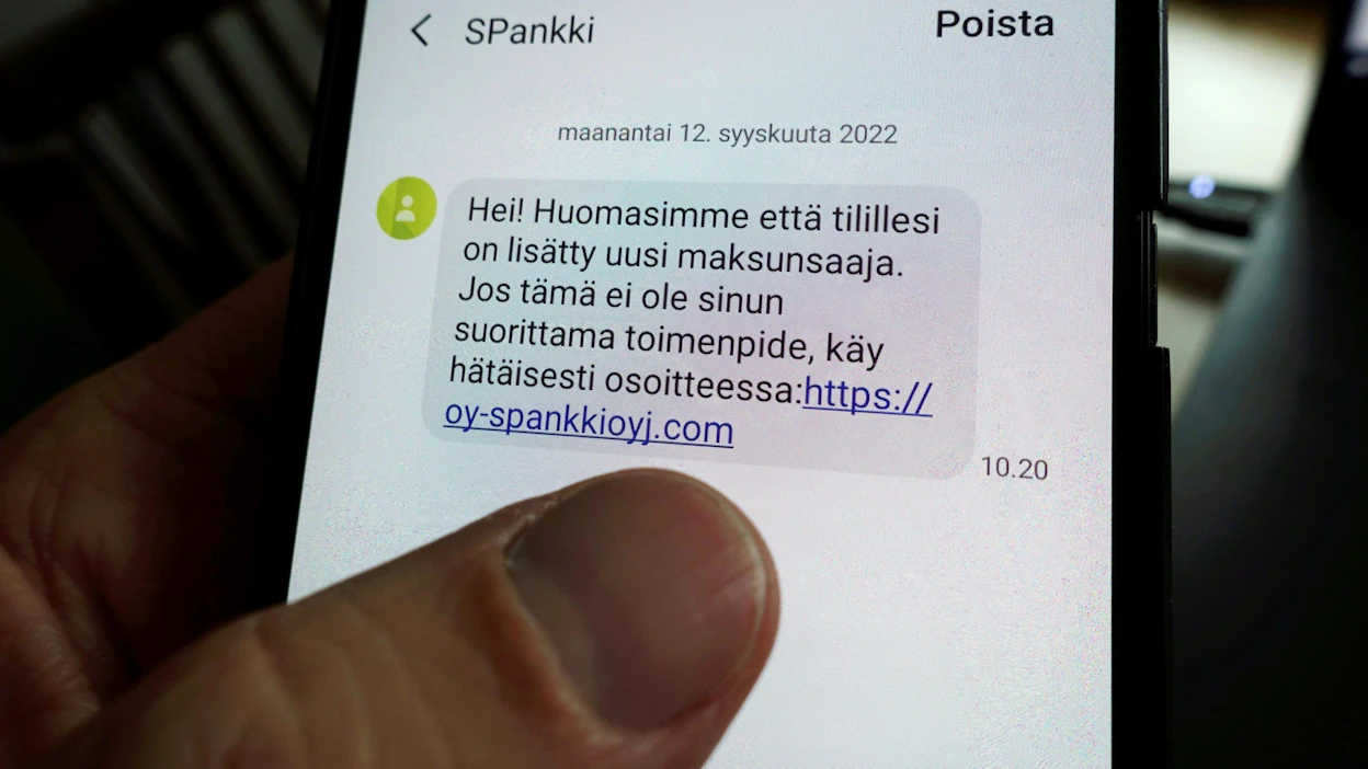 Digihuijausten määrä nousi reippaasti viime vuonna, kertoo Finanssiala. Sen pankeilta keräämistä tiedoista selviää, että suomalaisia yritettiin huijata viime vuonna lähes 77 miljoonan euron edestä. Edellisvuonna määrä oli vajaat 47 miljoonaa. LEHTIKUVA / TEEMU SALONEN.