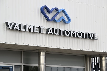 Sisu GT -sarjan sotilasajoneuvojen valmistuksen arvioidaan työllistävän Uudenkaupungin tehtaalla vuositasolla runsaat 300 työntekijää. LEHTIKUVA / Heikki Saukkomaa. 