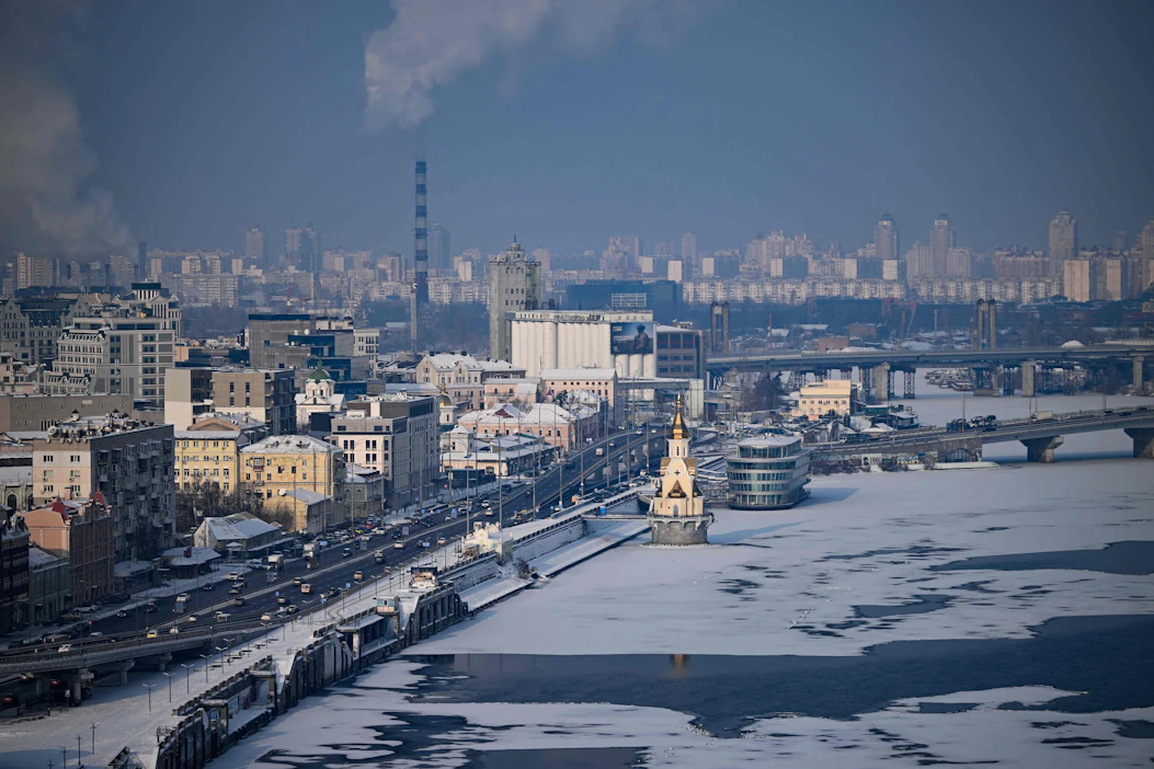 Suomi on toimittanut Ukrainaan puolustusmateriaalia yhteensä 3,1 miljardin euron arvosta. Arkistokuva Kiovasta. LEHTIKUVA/AFP.