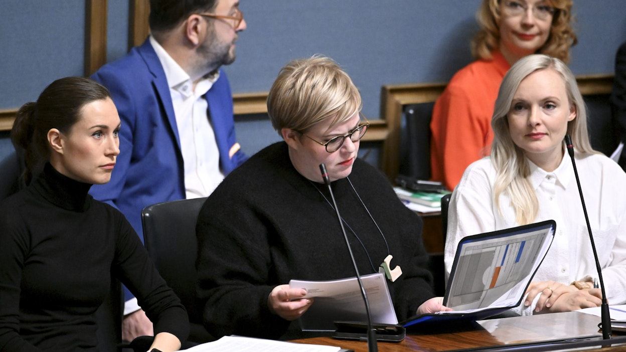 Sanna Marinin hallituksen taru alkaa olla lopussa. Valtiovarainministeri Annika Saarikon johtama keskusta ja ympäristöministeri Maria Ohisalon johtamat vihreät eivät enää näytä sopivan samaan koalitioon.