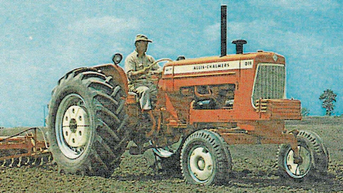 Maailman ensimmäinen  turbolla varustettu pyörätraktori oli 6-sylinterinen 70 hv:n Allis-Chalmers D19, jota tehtiin USA:n Milwaukeessa vuosina 1961–1964. Turbolla 4293-kuutioiseen moottoriin saatiin 25 prosentin lisäteho.