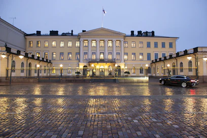 Ulkopolitiikkaa johtaa presidentti yhteistyössä valtioneuvoston kanssa.