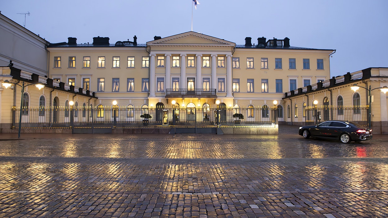 Ulkopolitiikkaa johtaa presidentti yhteistyössä valtioneuvoston kanssa.