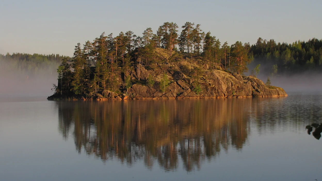 Arvi Pöyhösen mielestä melkoinen joukko saaria on luonnontilassa, joten niiden voisi ajatella olevan luonnon monimuotoisuuden linnakkeita ja ylläpitäjiä.