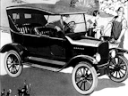 Vuosina 1908-1927 tehty T-model oli ensimmäinen menestystuote. Niitä valmistui kaikkiaan 15 007 034 kappaletta, hurjimmillaan Highland Parkin tehdas tuotti 9109 autoa vuorokaudessa. T-Fordin sai vuodesta 1914 lähtien pelkästään mustana, koska se oli ainoa väri, joka kuivui riittävän nopeasti. Suomeen T-Fordia tuotiin noin 7000 kappaletta.
