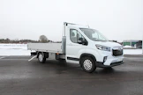 Maxus e-Deliver 9 on saatavilla umpipakettiautona sekä kahtena eri alustaversiona. Perään voi kytkeä enintään 1 200 kg painoisen jarrullisen vaunun. Alustamallin verollinen hinta on 71 672 euroa. Takuu on viisi vuotta ja ajoakulla kahdeksan vuotta.