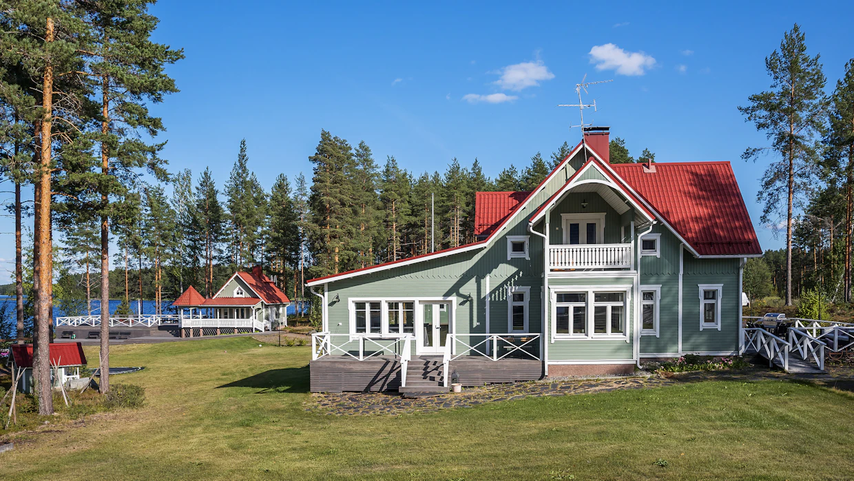 Villa Ruusula Rääkkylän Rasivaarassa on ollut Sari Kaasisen koti jo lähes kolmekymmentä vuotta.