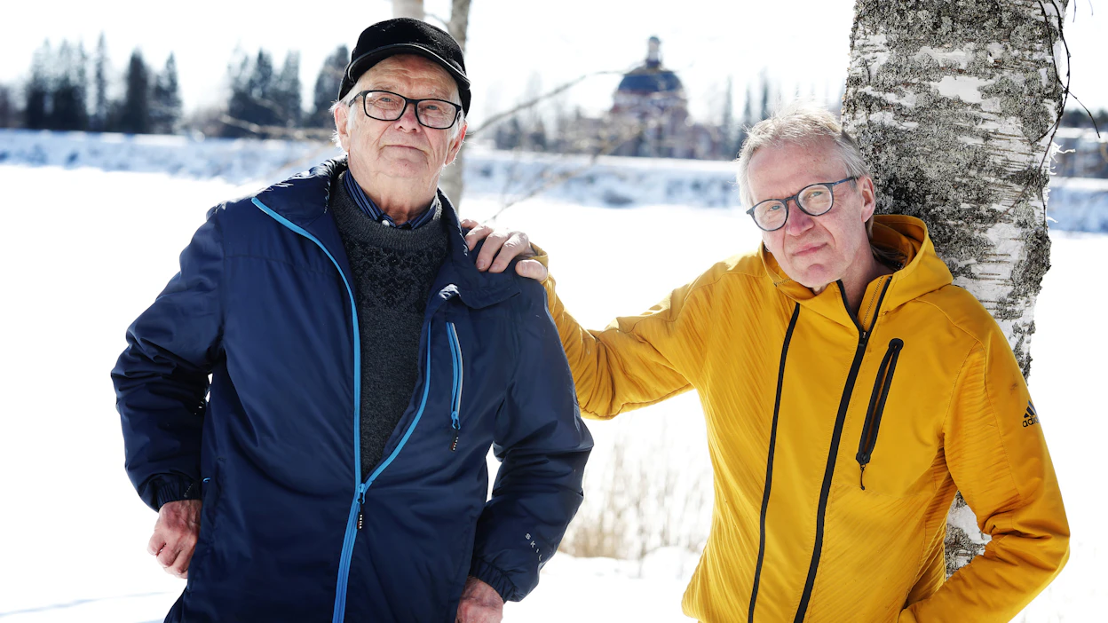 Tapani Kiminkinen (oik.) ymmärsi nopeasti, mistä Ahti Minkkisen oireissa oli kyse ja tämä toipui muutamassa päivässä.