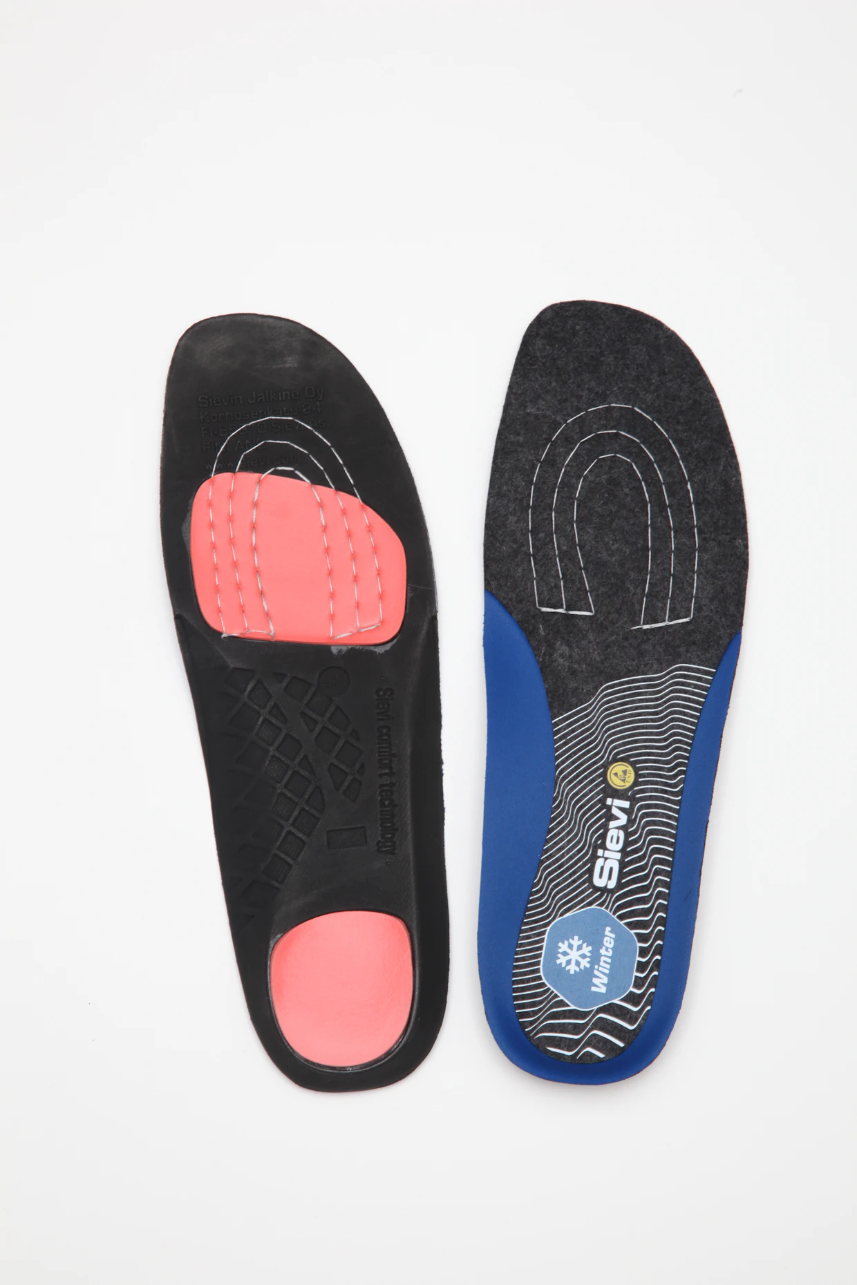 Sievi Winter Dual Comfort -pohjallisten sisällä on tekstiilialumiinikerros lämpimyyttä parantamassa.