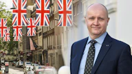 Suurlähettiläs Jukka Siukosaari avasi Britannian tilannetta.