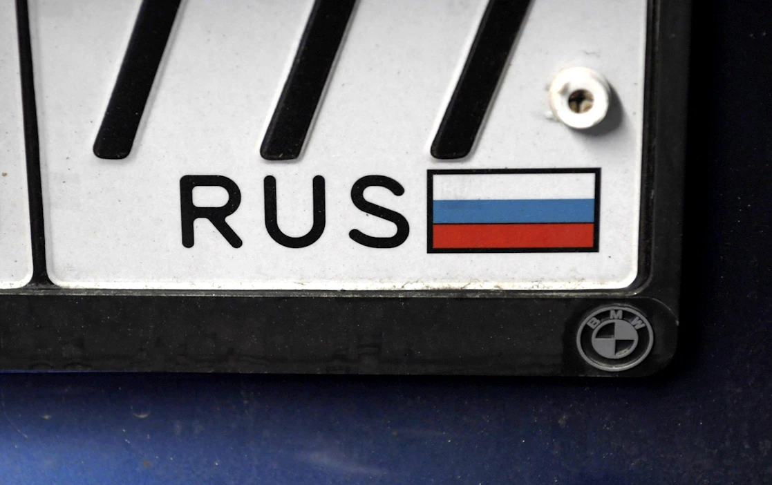 Suomessa jo olevat venäläisautot on vietävä pois 16. maaliskuuta 2024 mennessä. LEHTIKUVA / VESA MOILANEN.