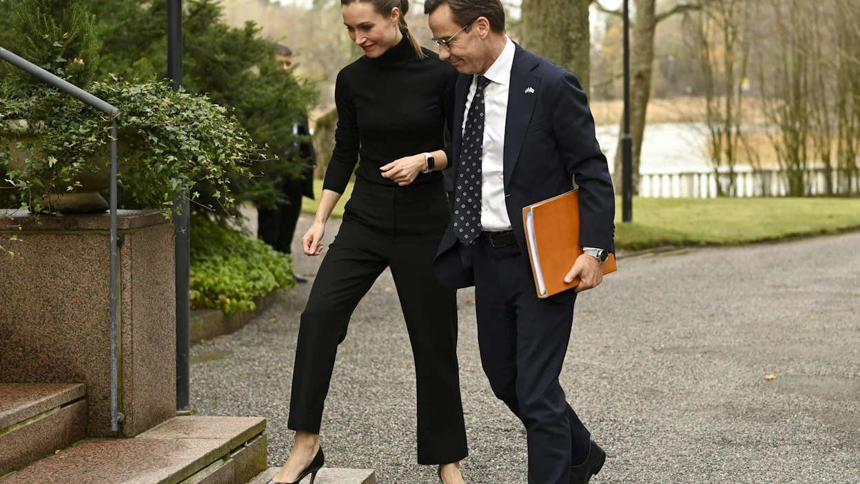 Ruotsin uusi pääministeri Ulf Kristersson ja pääministeri Sanna Marin (sd.) pitävät kiinni tavoitteesta, että Suomi ja Ruotsi liittyvät Naton jäseniksi yhtä jalkaa. LEHTIKUVA / Vesa Moilanen.