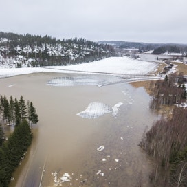 Kevään tulvakausi on aluillaan Etelä- ja Lounais-Suomessa. Kuva runsaan vuoden takaa Vihdistä.