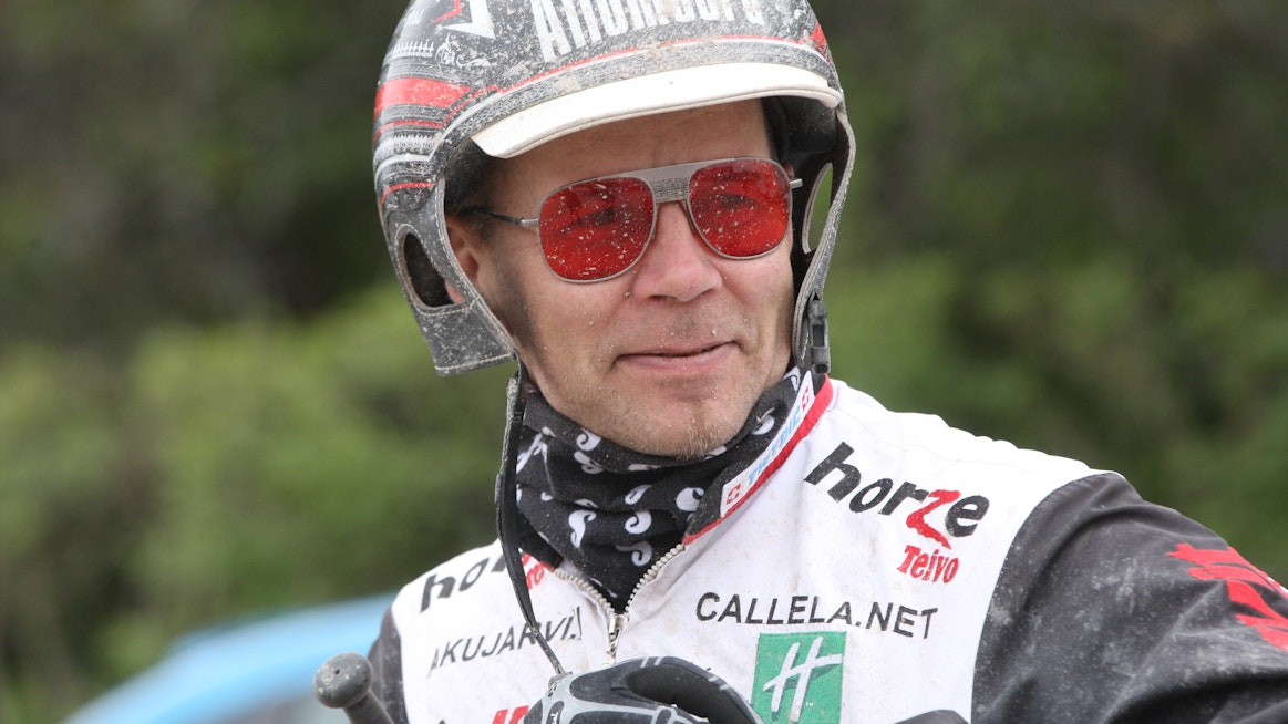 Mika Forss kertoo videolla tiivistyksen Elitloppet-perjantaista ja tekee katsauksen lauantaihin.